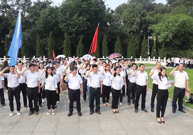 沉温入党誓词。周煜川摄（建图）.jpg