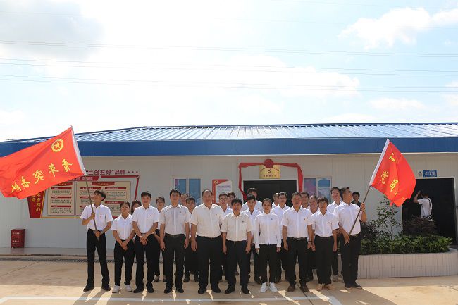 合影留想。张钊林 摄（建图）.jpg