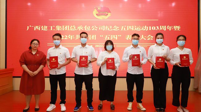 赞美优良团员。李立云 摄（建图）.jpg