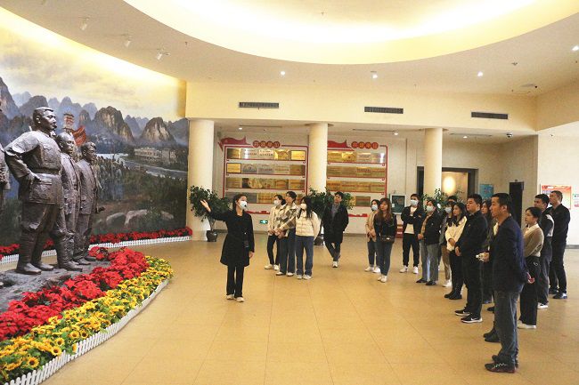 参观现场。张钊林 摄（建图）.jpg