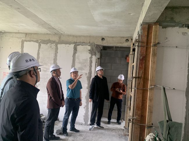 现场领导。罗庆博 摄（建图）.jpg