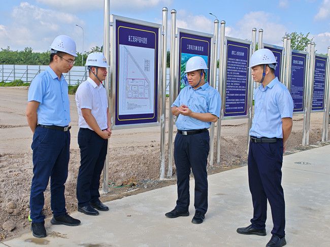 蓝海鹏在项目现场。江家兵摄（建图）.jpg