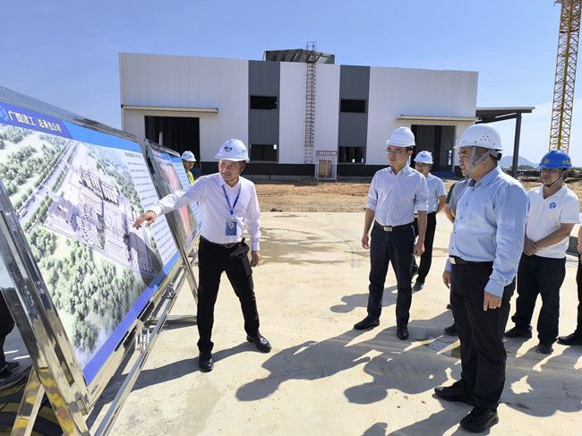 蓝海鹏在项目现场。江家兵摄（建图） (1).jpg