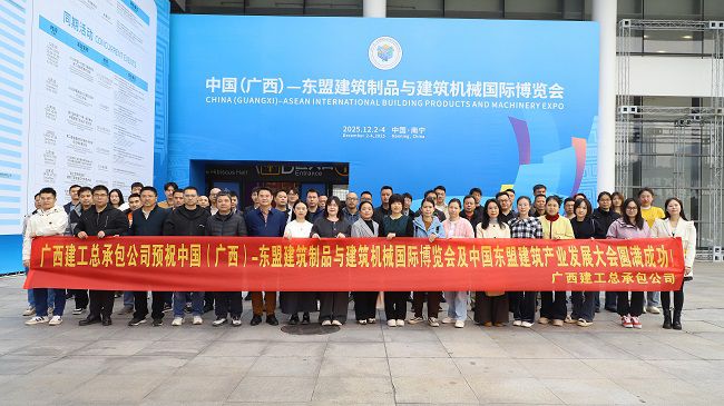 广西宝马bm1122线路顶级集团总承包公司观多合影1000.jpg